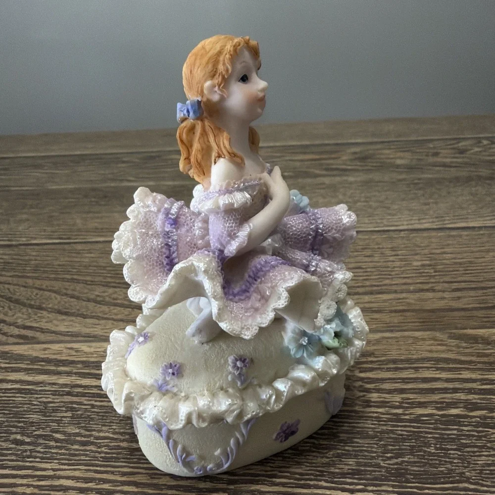 VTG Purple Girl Figure Heart Keepsake Jewelry Trinket Ring Box Gorgeous!